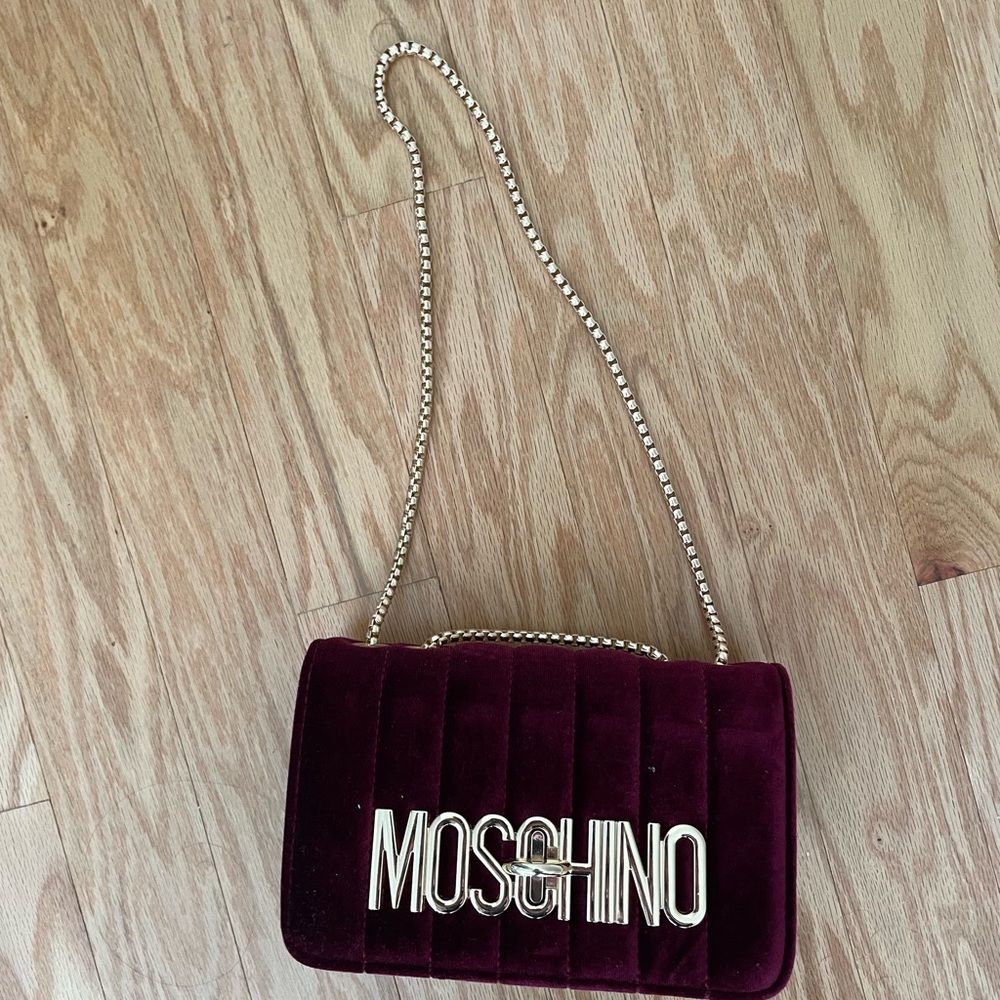 Moschino red velvet shoulder bag with gold chain